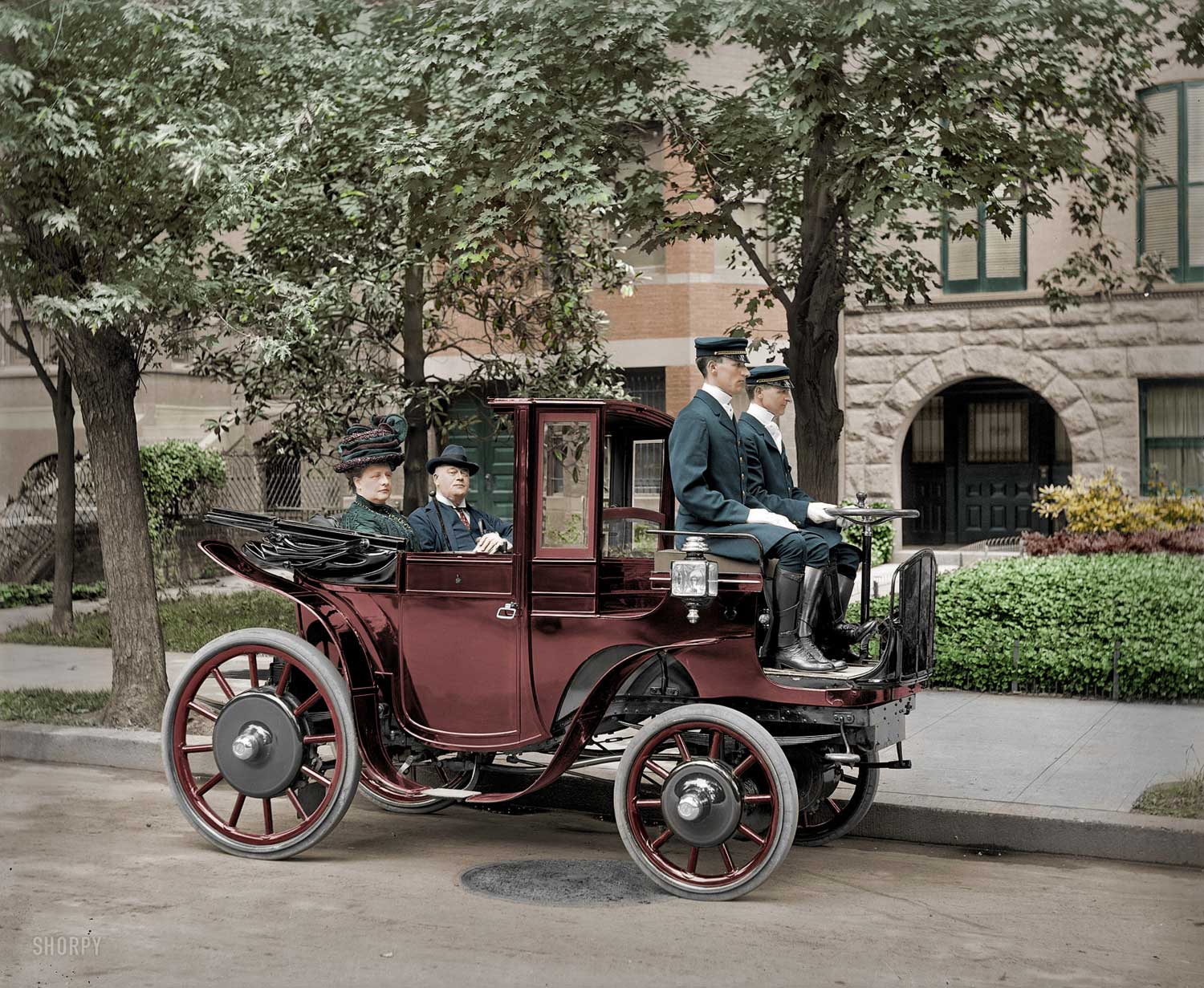 Horseless Carriage, 1906 (colorized). View full size.