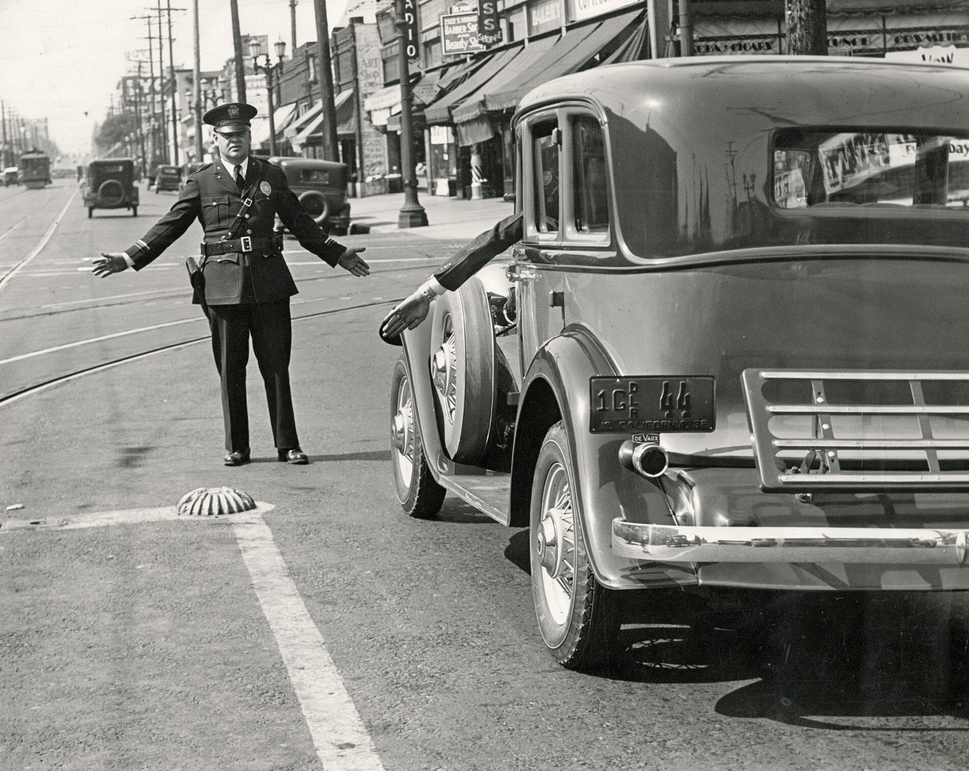 Los Angeles traffic cop/actor/chef Tom Jensen again, in the second photo of this exciting series, scanned by Shorpy member Cazzorla. View full size.
