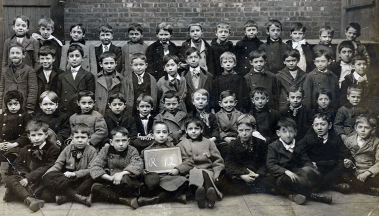 A class photo from an unknown grammar school in the Lower East Side of Manhatten, New York City, taken probably between 1907 and 1912. View full size.

