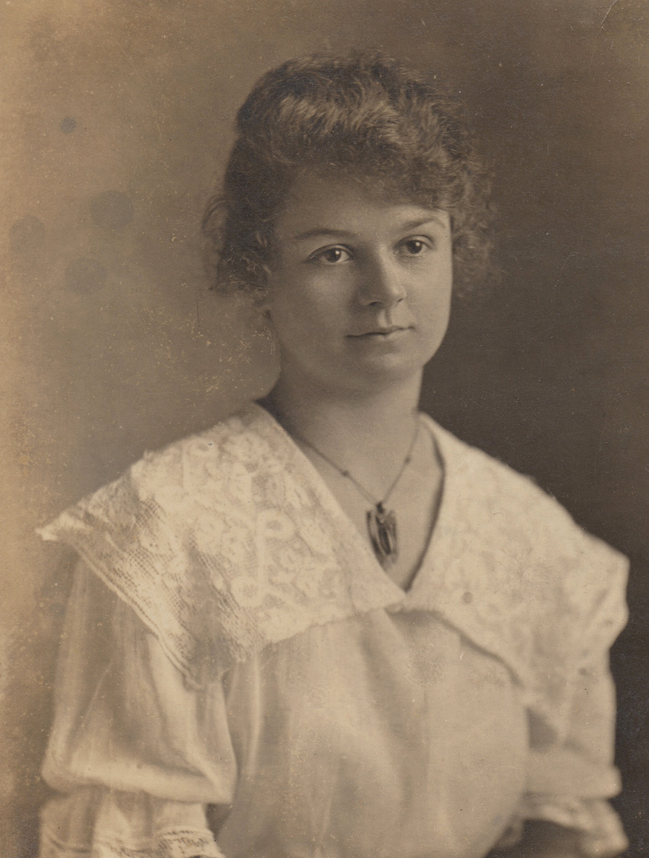 Lucille Laura Triplett, 1916, 18 years old. Davenport, Iowa. View full size.

[A relative of yours? -tterrace]