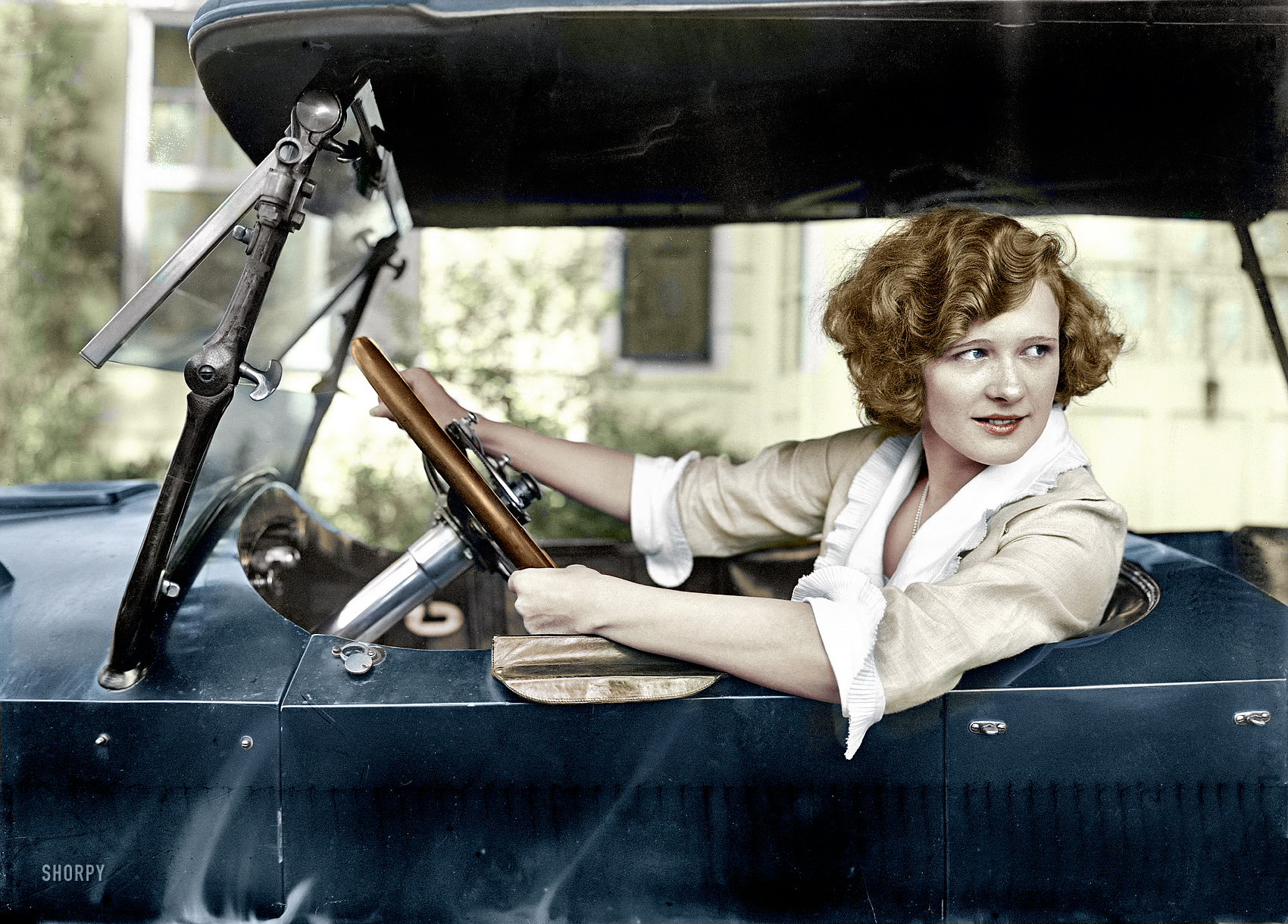 I couldn't resist this Shorpy image of Marilyn Miller. Such a simple yet compelling scene. She's adorable. I used the 1920 Templar Roadster as the model for this car. The steering wheel mechanism seems unique to that make. View full size.