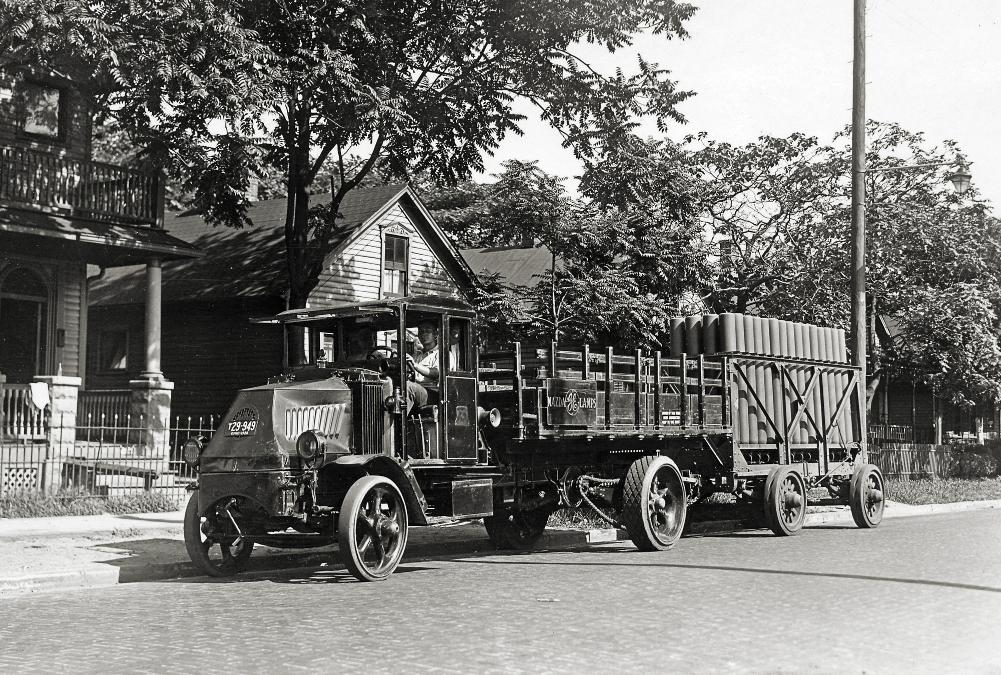 The caption on the 4 x 5 negative reads "New Gas Trailer, E. 45th. St." There was a GE lamp plant at this Cleveland, Ohio, location. GE produced and distributed their own gases used for lamp manufacture. Circa 1928. From a collection of negatives acquired at the plant's closing. View full size.