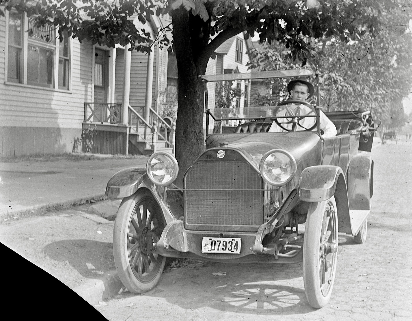 We found a box of 4X5 glass plate negatives in my parents' basement years back. We're assuming the photographer was somebody in my family. Taken in Detroit. No idea what kind of car. License plate reads either 1910 or 1916 (I think it's 1910). View full size.
