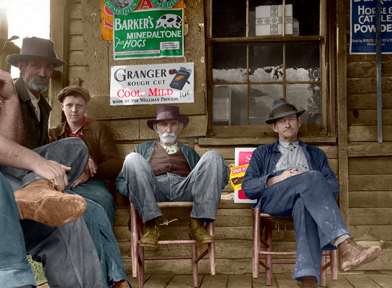 Colorized version of Arthur Rothstein's 1935 photo in Nethers Va. View full size.