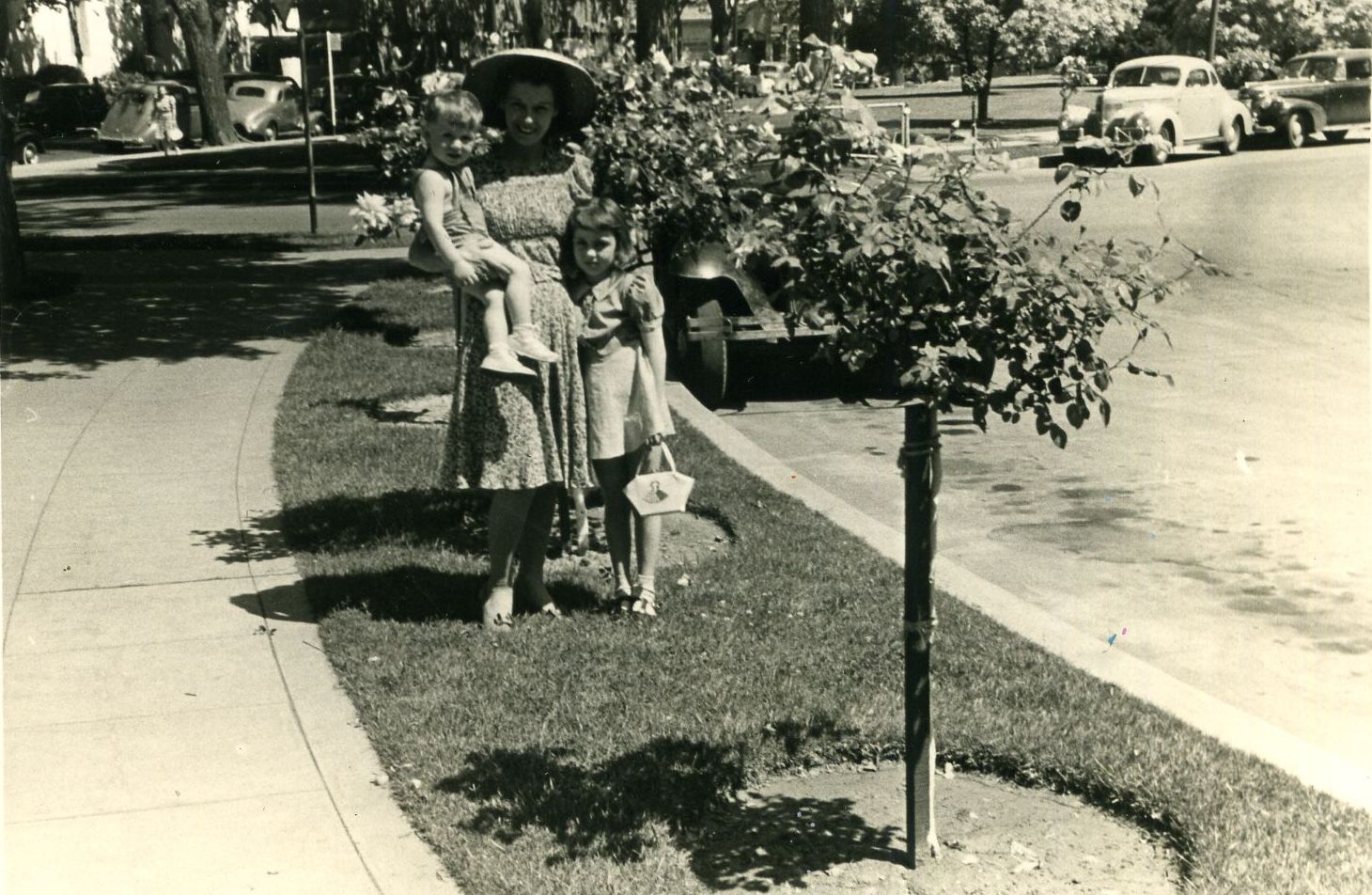 I bought this late 1930s or wartime 1940s snapshot in an antique store because I liked the composition of the photo with its curved curb and sidewalk, and all the prewar cars. View full size.