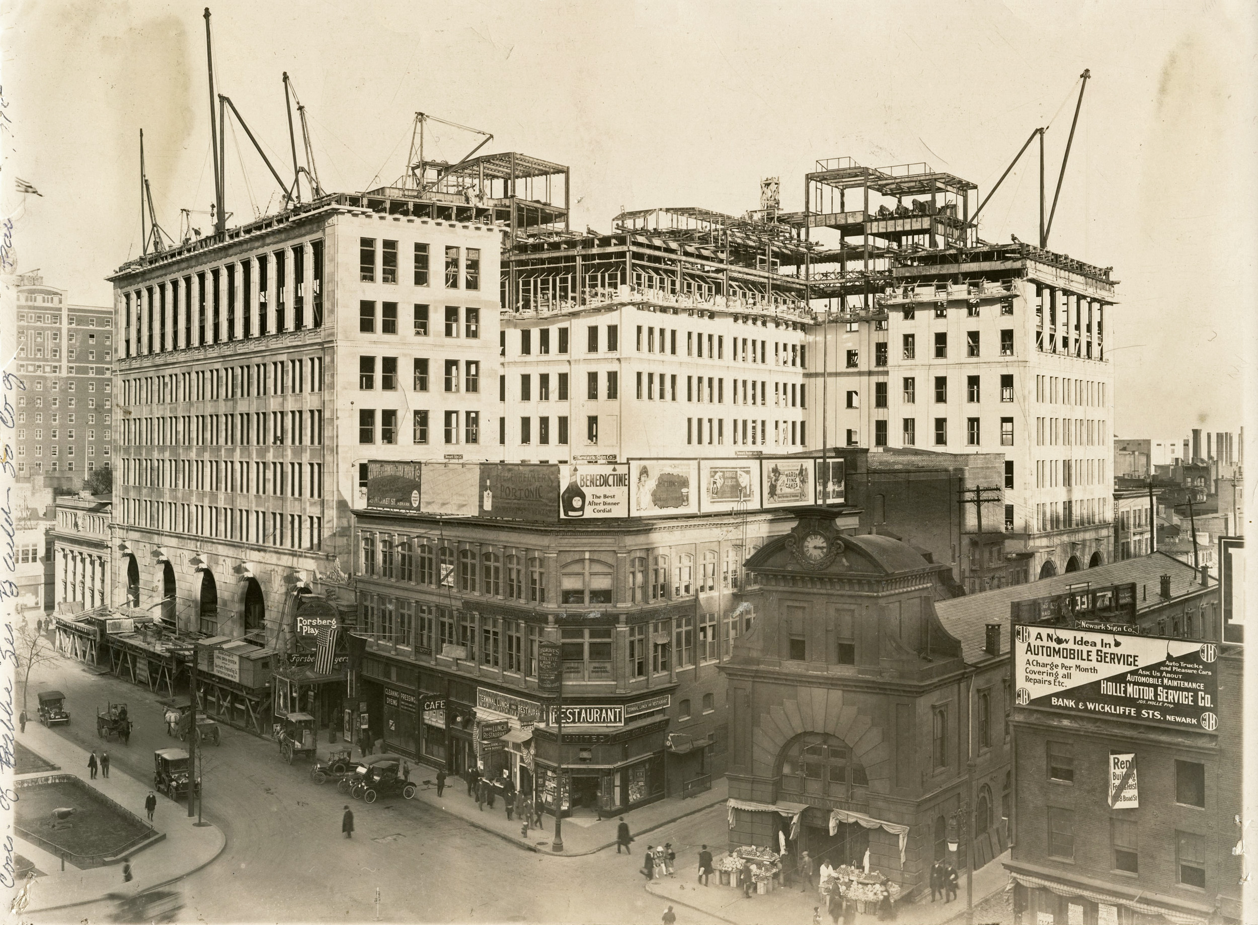 Downtown Newark, New Jersey, 1915. Construction of the Public Service Gas and Electric (PSEG) building. View full size.