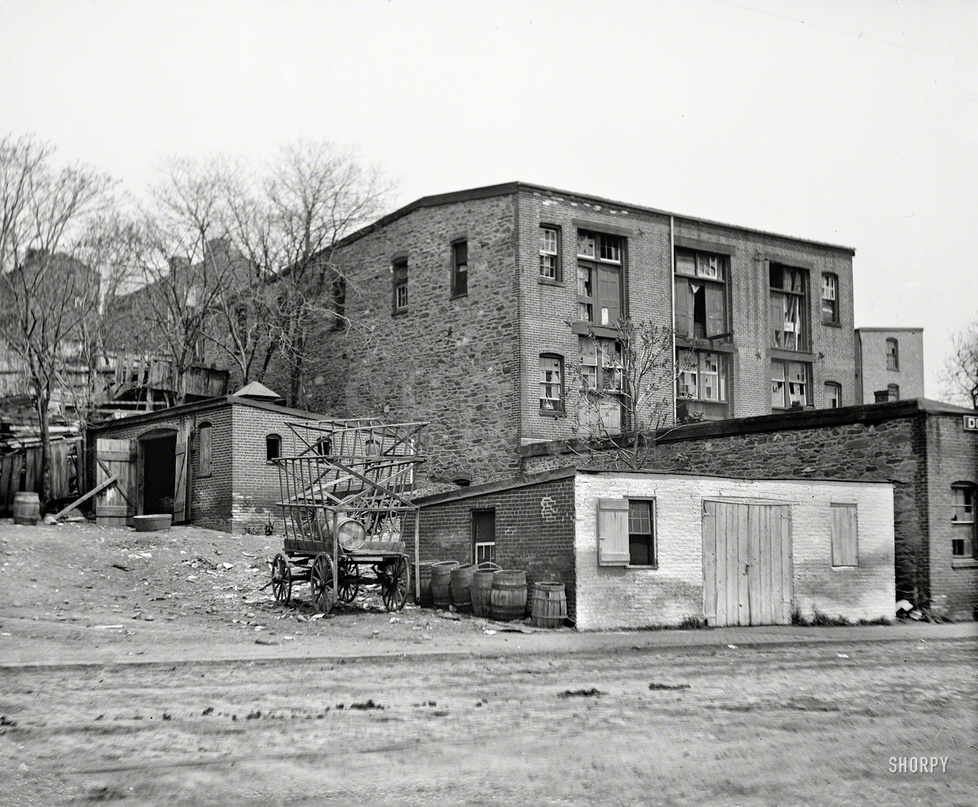 Washington, D.C., circa 1900. "Old warehouse, Water Street S.W." National Photo Company Collection glass negative. View full size.