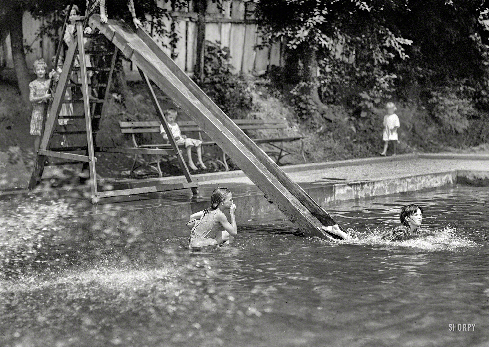 Washington, D.C., 1912. "District of Columbia parks -- children at fountains and pools." Harris & Ewing Collection glass negative. View full size.