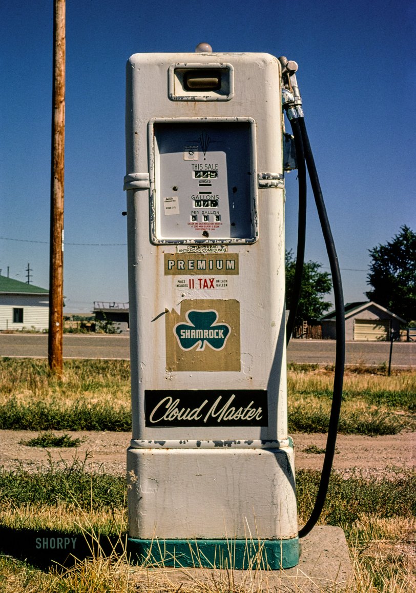 1980. "Shamrock gas pump, old Route 85, Aguilar, Colorado." Color transparency by John Margolies (1940-2016) / John Margolies Roadside America photograph archive. View full size.