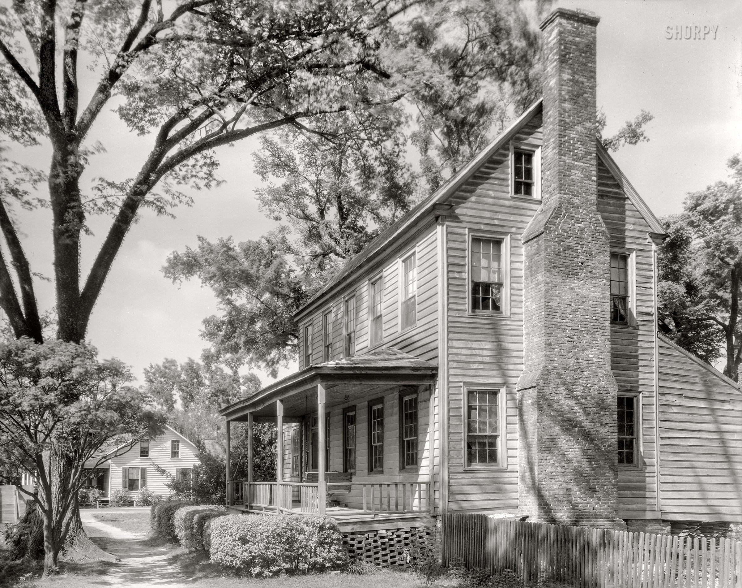 1936. Beaufort County, North Carolina. "Rectory of St. Thomas' Church at Bath." 8x10 inch acetate negative by Frances Benjamin Johnston. View full size.