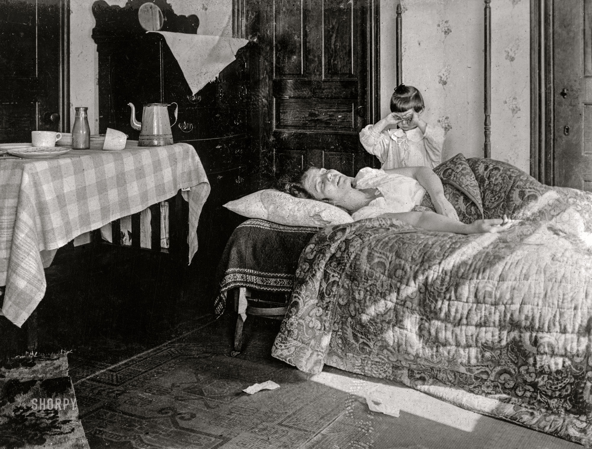 November 1918. "Her sister had not seen Mrs. Brown for almost a week, and with Mr. Brown a soldier in France, she became so worried she telephoned the Red Cross Home Service, which arrived just in time to rescue Mrs. Brown from the clutches of influenza." American National Red Cross glass negative. View full size.

