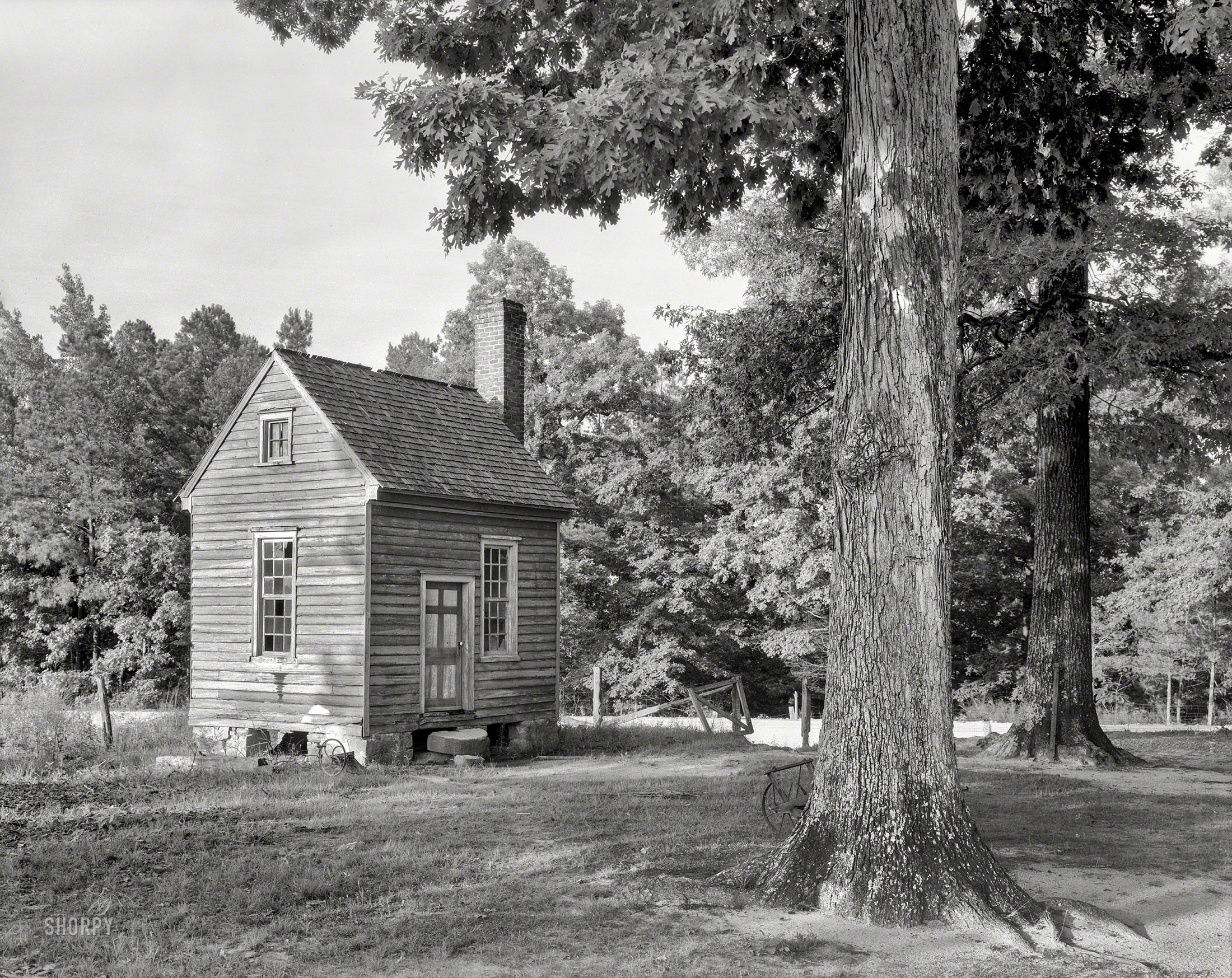 1938. "Traveller's Rest, Louisburg vicinity, Franklin County, North Carolina. Farm of A.T. Wilson; a roadside guest house." 8x10 inch acetate negative by Frances Benjamin Johnston. View full size.