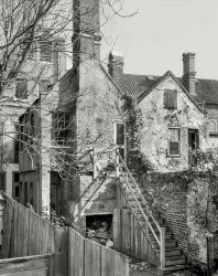 1937. "Legges House (rear), 101 East Bay Street, Charleston, South Carolina." 8x10 inch acetate negative by Frances Benjamin Johnston. View full size.