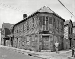 Charleston, South Carolina, 1937. "Old House, Henrietta and Elizabeth streets." 8x10 inch acetate negative by Frances Benjamin Johnston. View full size.