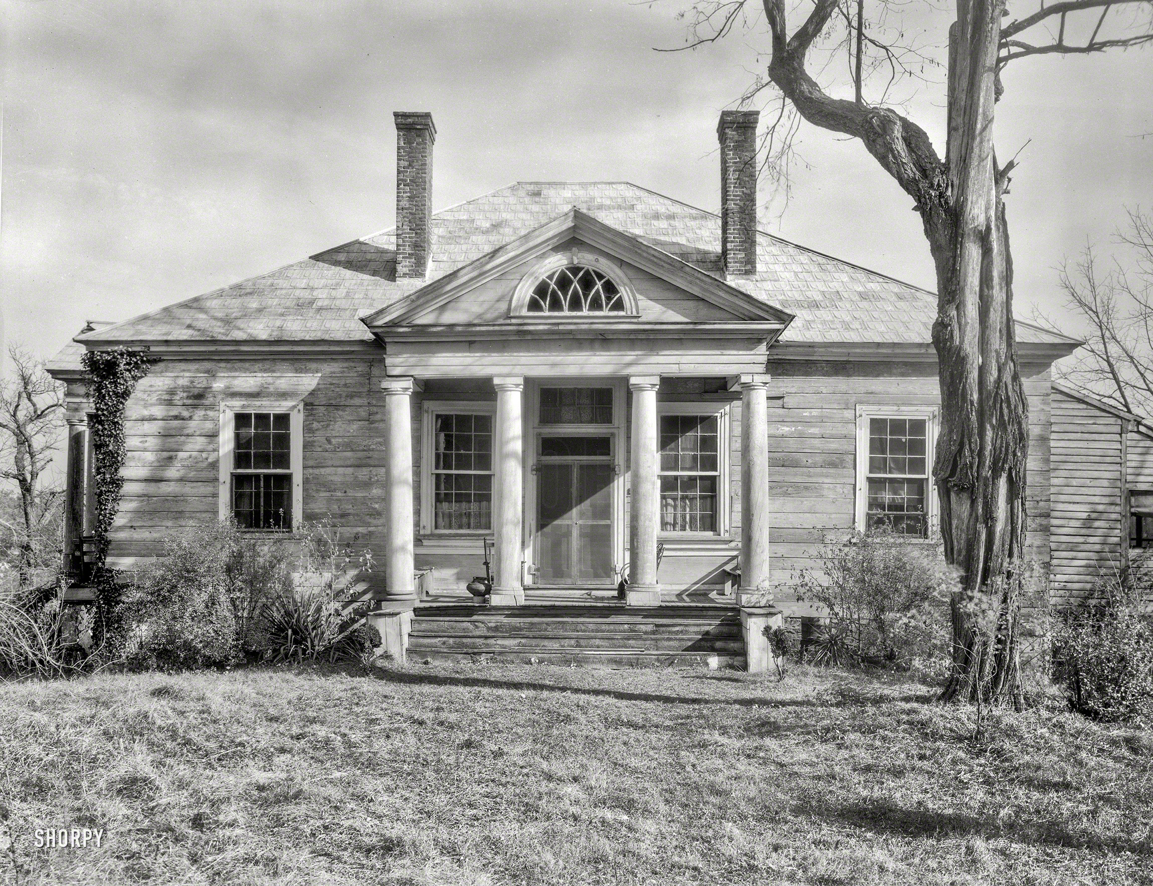 1935. "Edgemont, Keene vicinity, Albemarle County, Virginia. Structure dates to 1806. Was the home of Col. James Powell Cocke. Designed by Thomas Jefferson after the Villa Rotonda design of Palladio." 8x10 negative by Frances Benjamin Johnston, Carnegie Survey of the Architecture of the South. View full size.