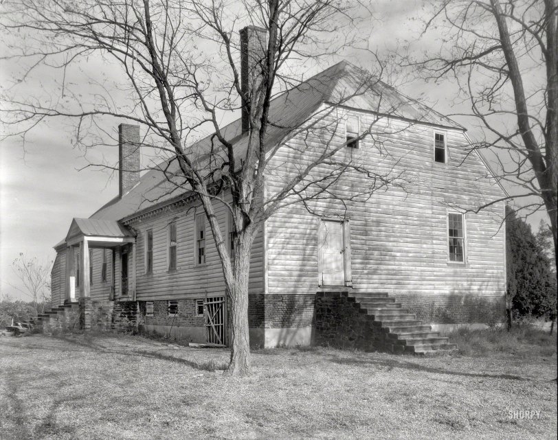 1935. "Scotchtown, Chiswell Lane, Beaverdam, Hanover County, Virginia. Structure dates to 1698. Related names: Miss Sally Taylor. Built by a Scotsman named Chiswell. Once the home of Patrick Henry and Dolly Madison." 8x10 inch acetate negative by Frances Benjamin Johnston. View full size.

