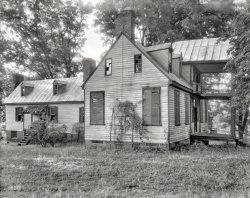 Circa 1935. "Wigwam -- Chula, Virginia. Gov. Giles home and old Harrison Academy." 8x10 acetate negative by Frances Benjamin Johnston. View full size.