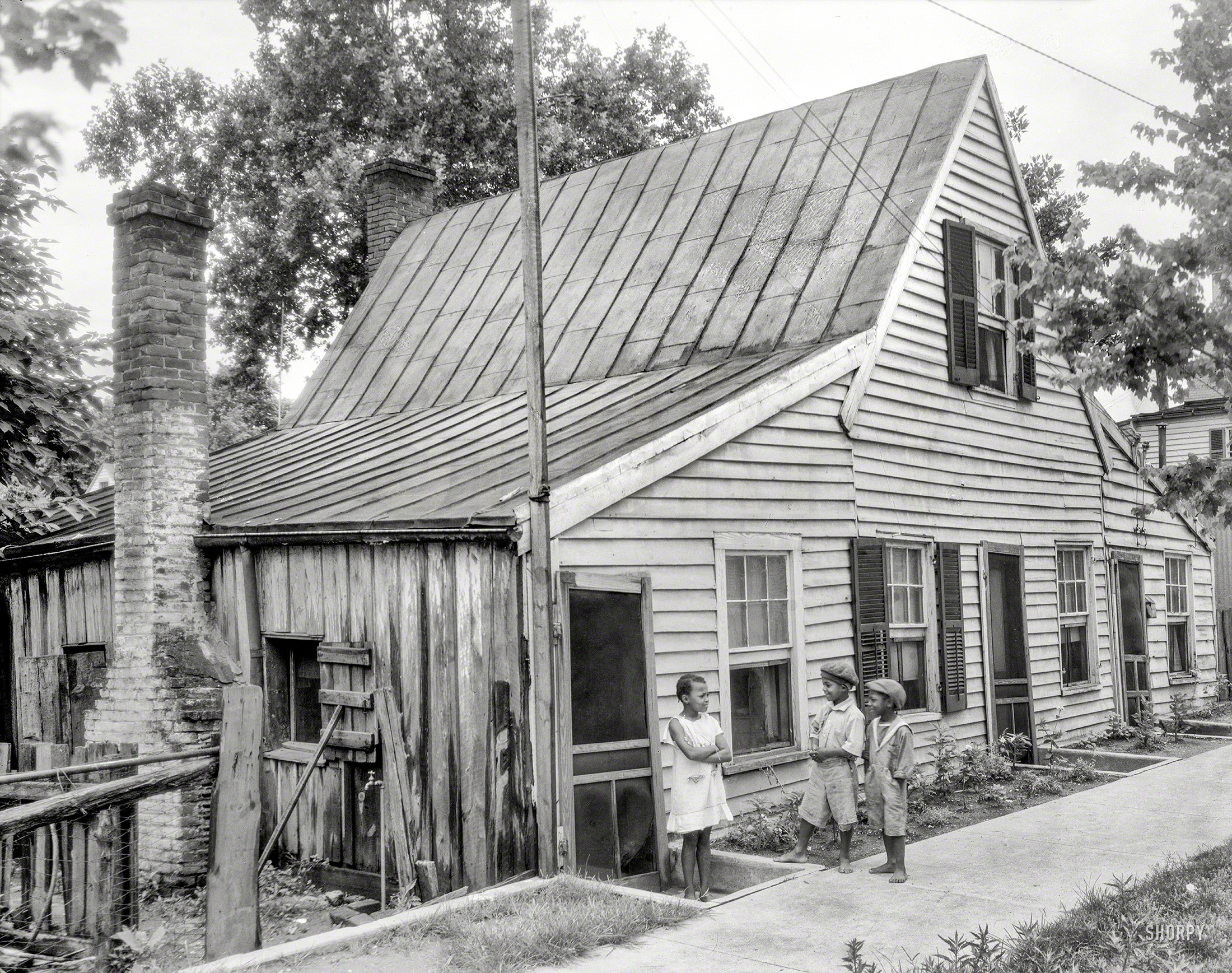 Fredericksburg, Va., circa 1928. "Cabin on Barton Street." 8x10 acetate negative by the architectural historian Frances Benjamin Johnston. View full size.
