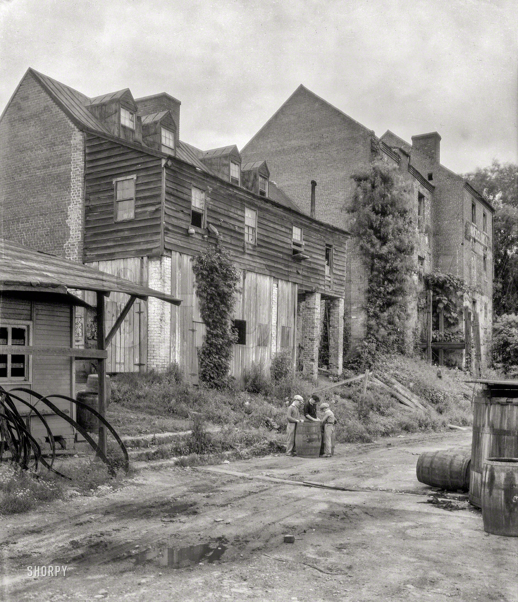 Fredericksburg, Va., circa 1928. "Warehouse, Hoop-Pole Factory, 307-13 Sophia Street." 8x10 acetate negative by Frances Benjamin Johnston. View full size.