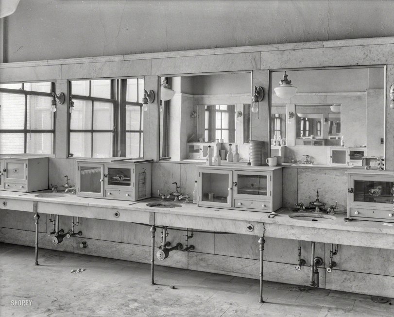 December 1960. "Interior, barber shop. Republic Building, 209 South State Street, Chicago. Architects, Holabird &amp; Roche. Completed 1905; demolished 1961." Photo by Richard Nickel the Historic American Buildings Survey. View full size.
