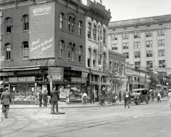 1922. "Policeman directing traffic at Ninth and G Streets N.W., Washington, D.C." National Photo Company Collection glass negative. View full size.