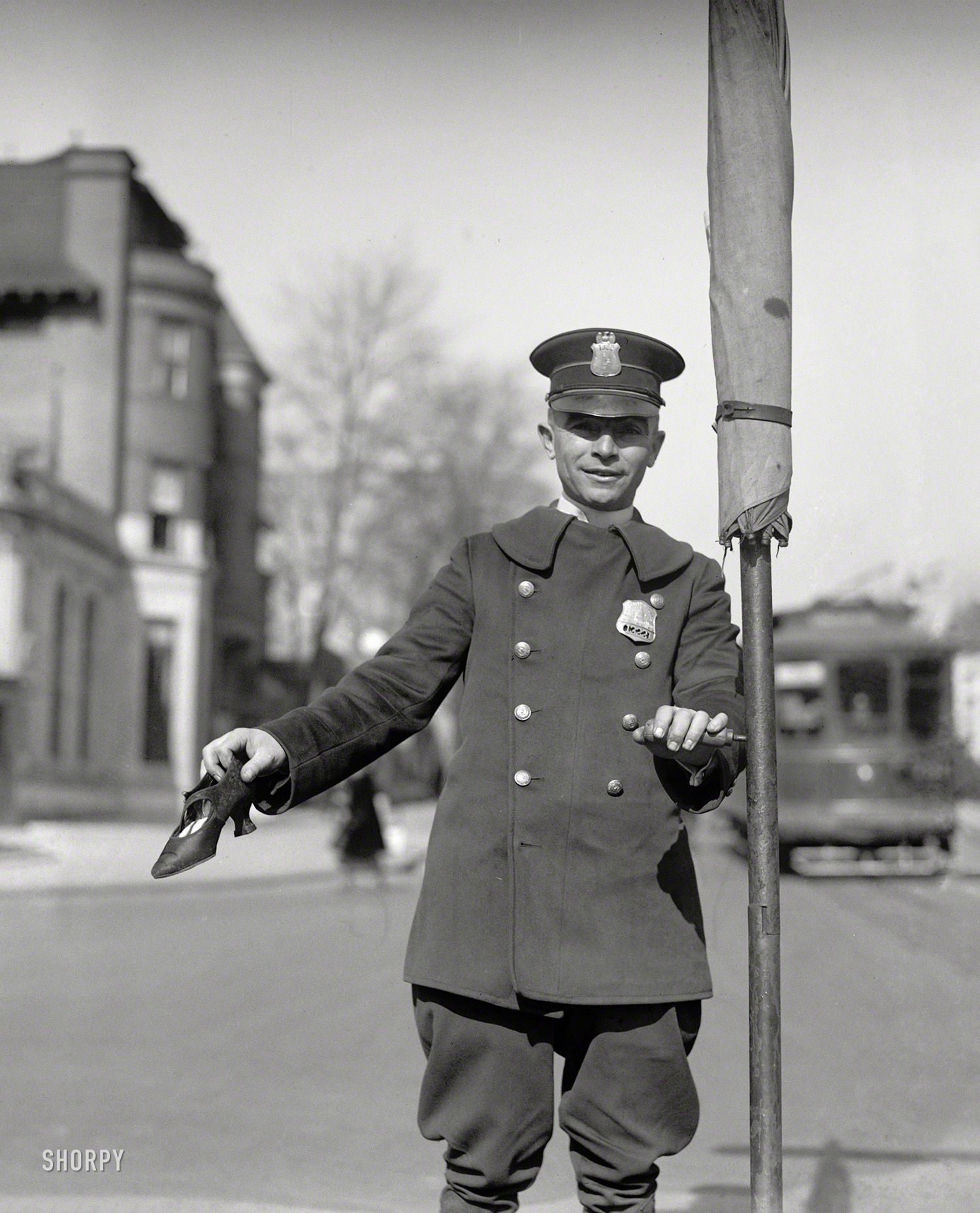 Washington, D.C. "S.S. Banks, March 20, 1923." We suspect this has something to do with traffic safety. National Photo Company glass negative. View full size.