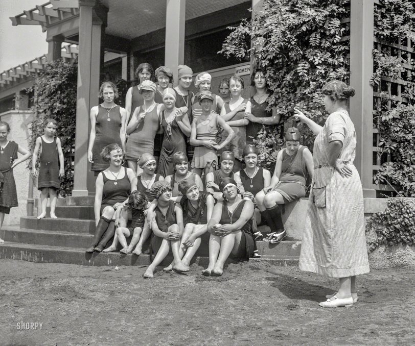 Future Flappers: 1923