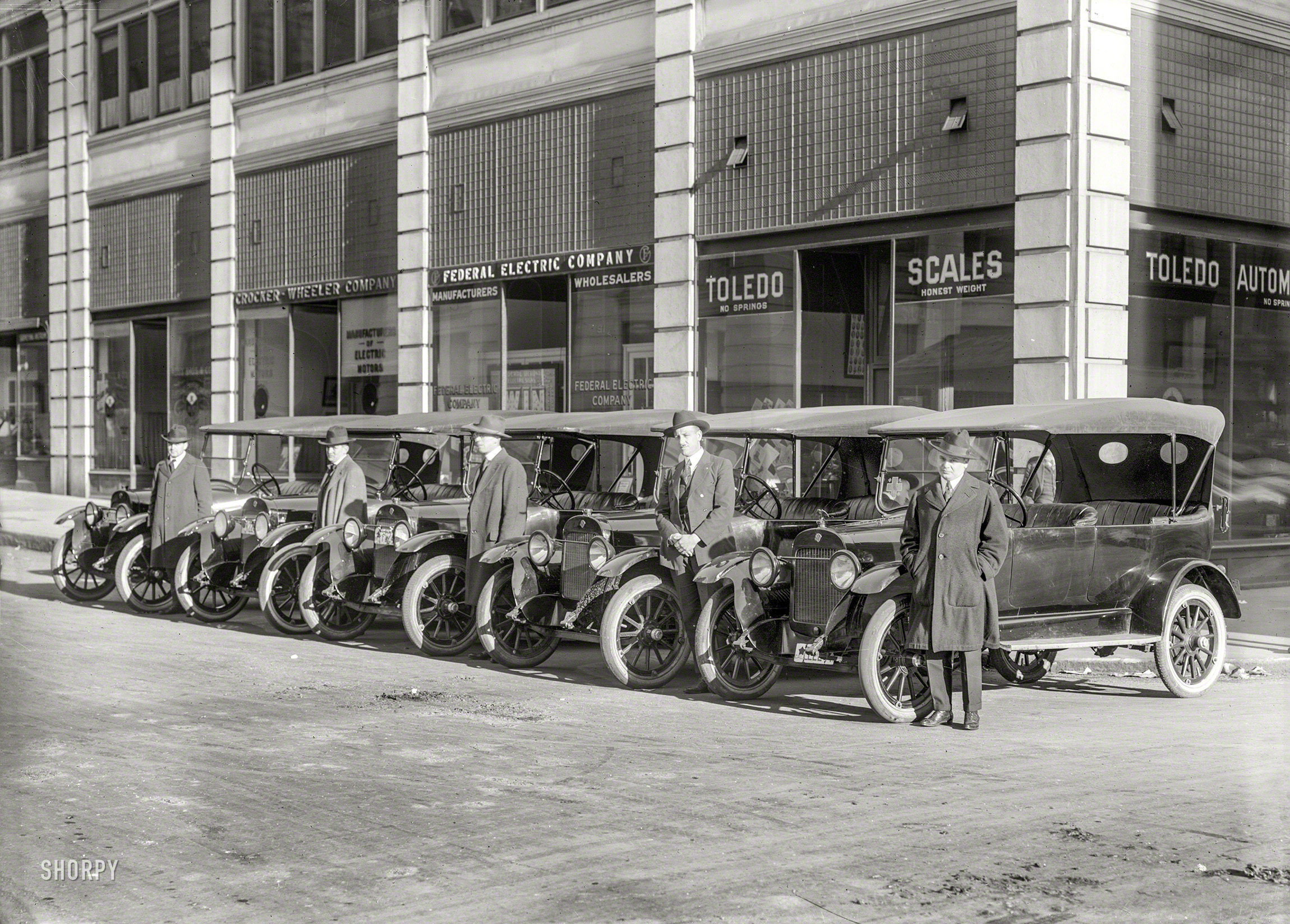San Francisco. "Maxwell - 1919" is all it says here. Perhaps these gents are in scale sales. 5x7 glass negative by Christopher Helin. View full size.