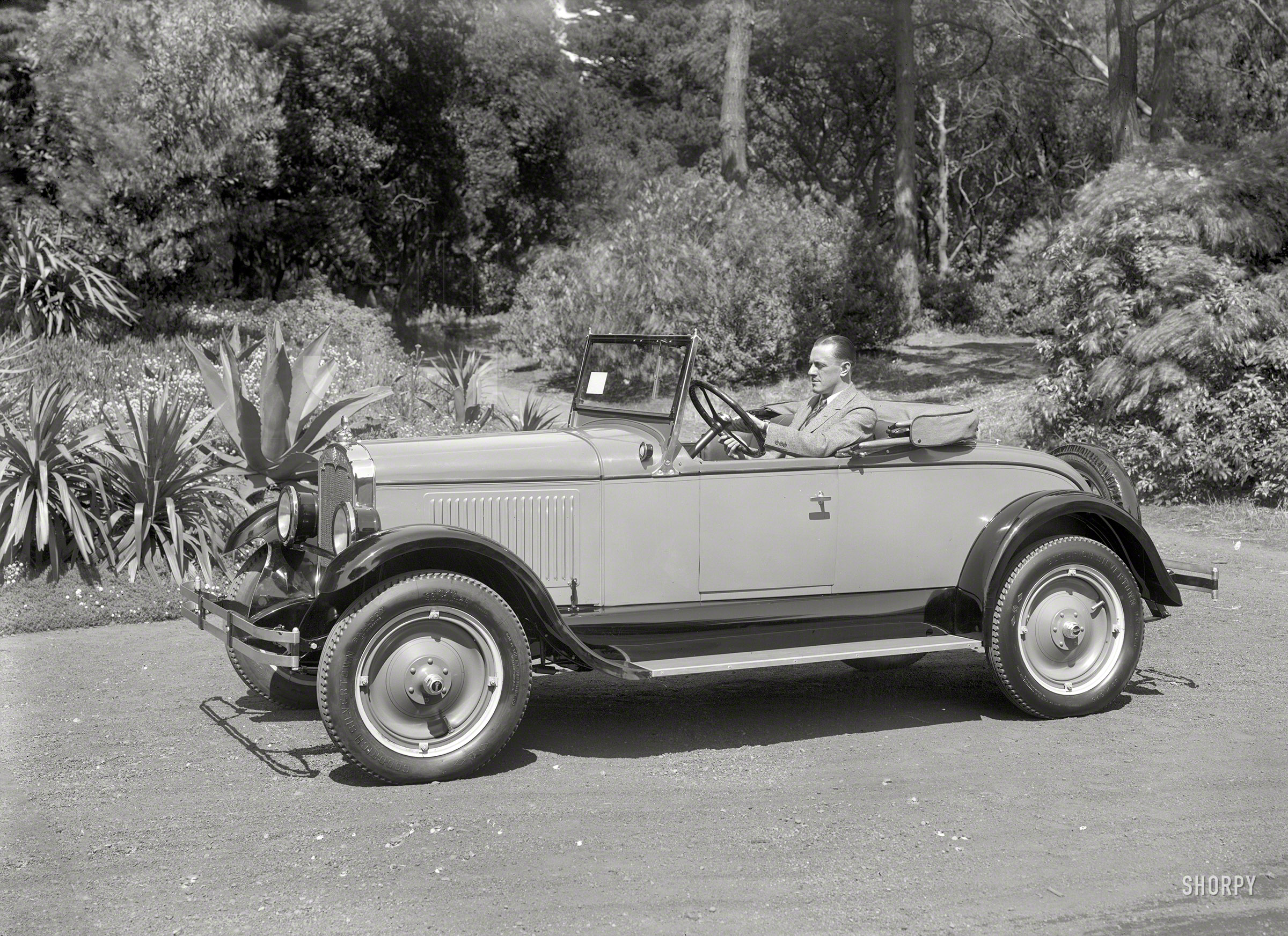 San Francisco, 1927. "Oldsmobile roadster at Golden Gate Park." Latest listing in the Shorpy Catalogue of Jaunty Jalopies. 5x7 glass negative. View full size.