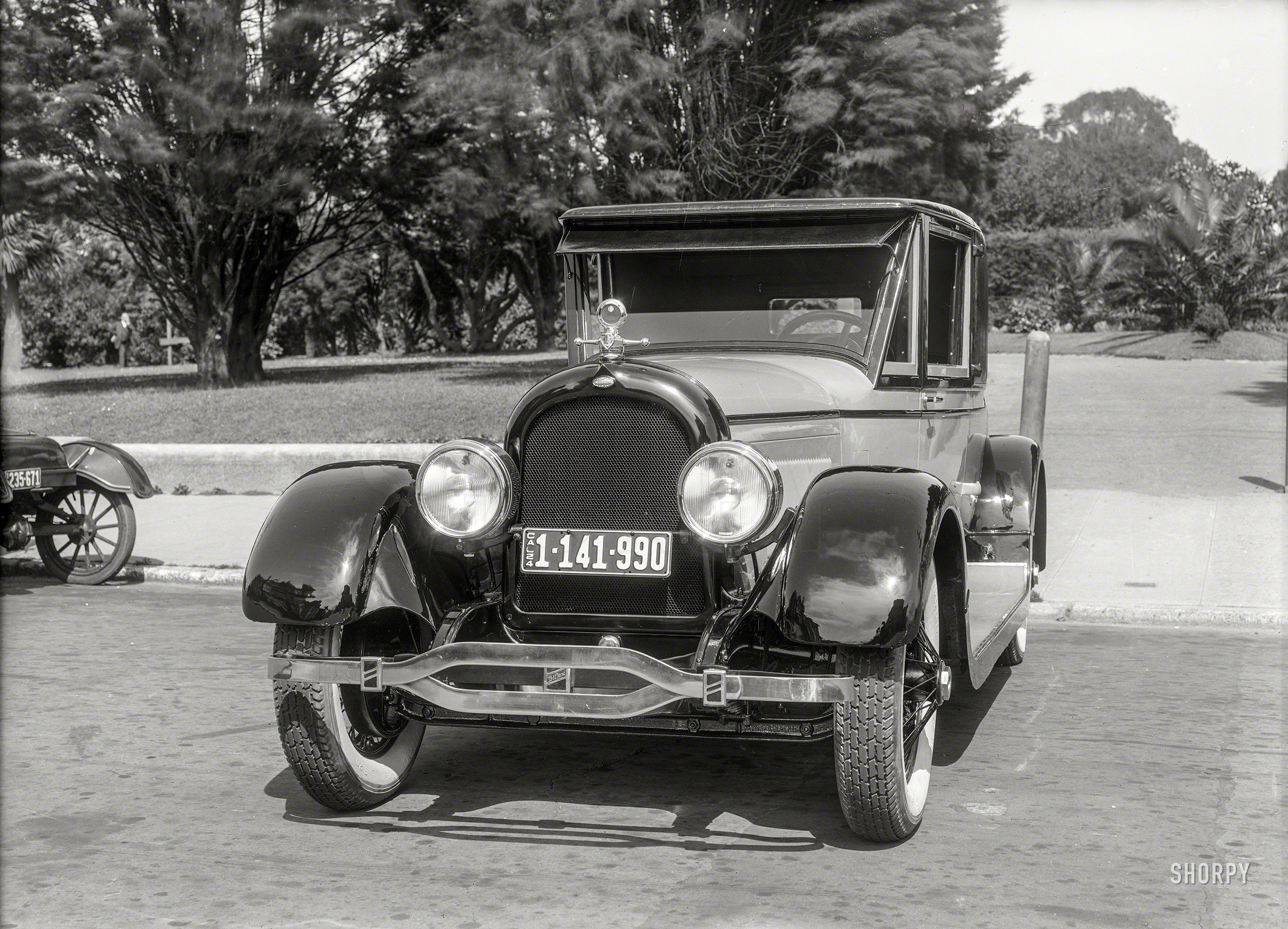 San Francisco, 1924. "Marmon coupe at Golden Gate Park." Equipped with a Biflex bumper. Latest exhibit in the Shorpy Diorama of Defunct Dreadnoughts. 5x7 glass negative by Christopher Helin. View full size.
