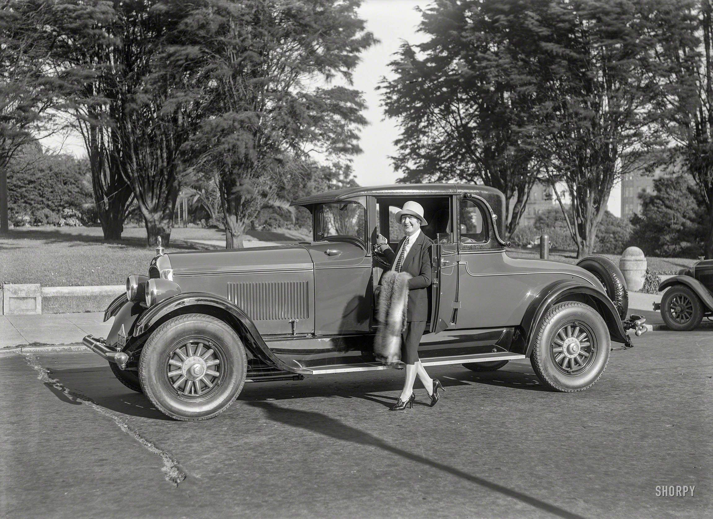 San Francisco circa 1927. "Paige Landau Coupe at Lafayette Park." Latest contestant in the Shorpy Pageant of Automotive Obscurities. 5x7 glass negative by Chris Helin. View full size.