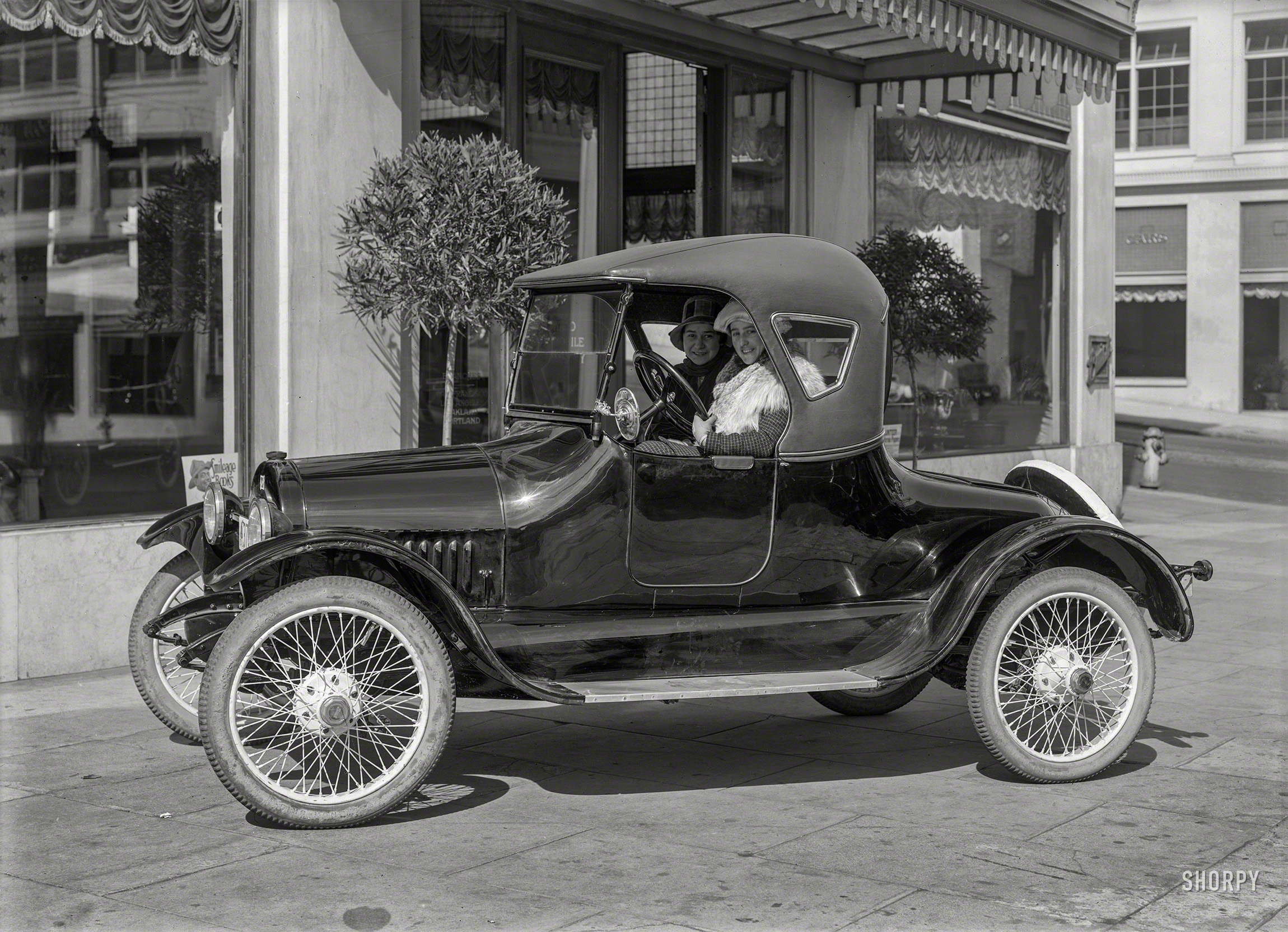 San Francisco, 1918. "Buick roadster at agency." The ideal conveyance for madcap motoring. 5x7 inch glass negative by Christopher Helin. View full size.