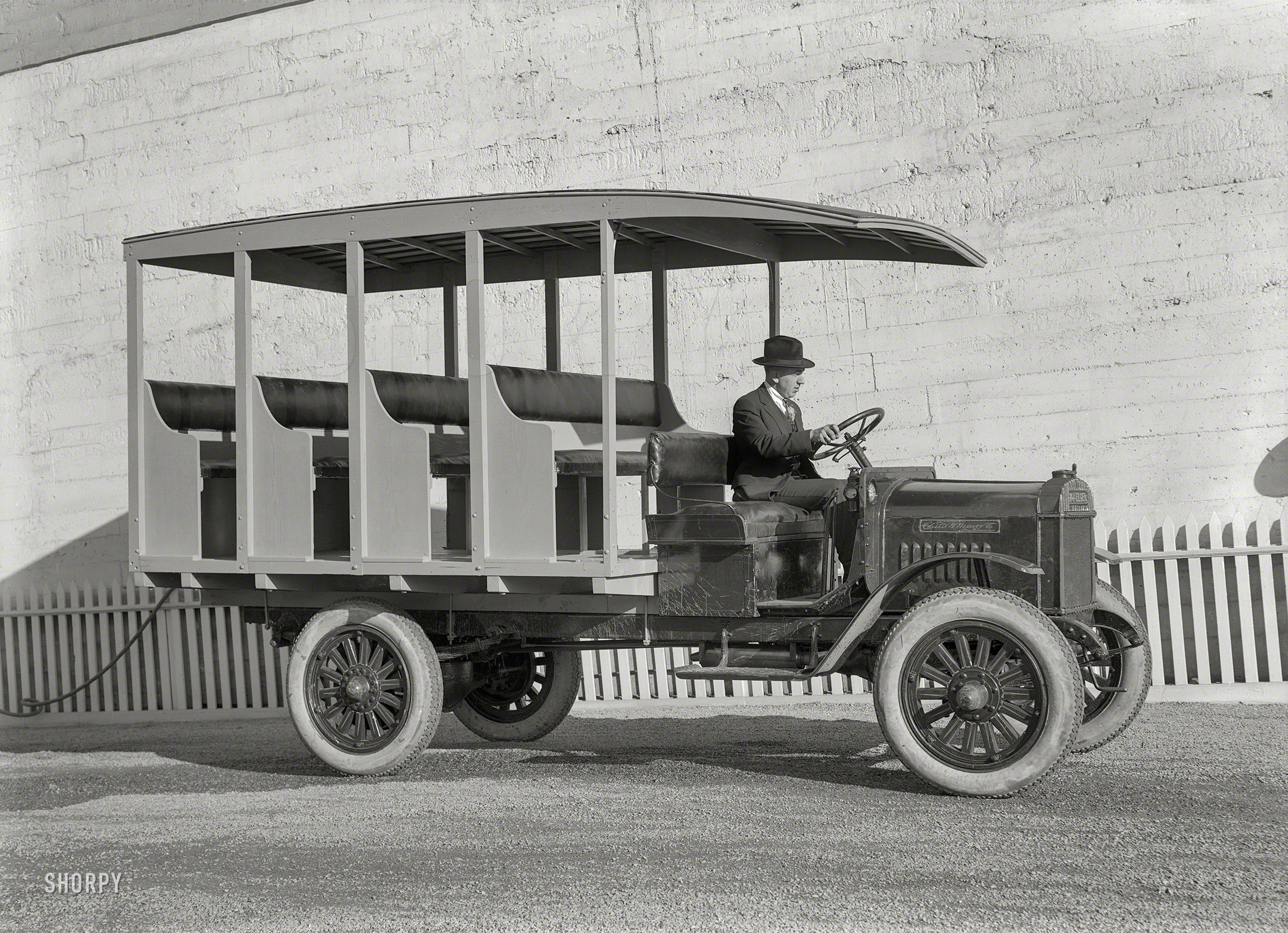 San Francisco circa 1918. "Day-Elder bus." Today's entry in the Shorpy Inventory of Obsolete Omnibi poses the question: How did its passengers get on and off, or from front to back, on a vehicle whose seats seem to extend the full width of the bus? 5x7 glass negative by Christopher Helin. View full size.