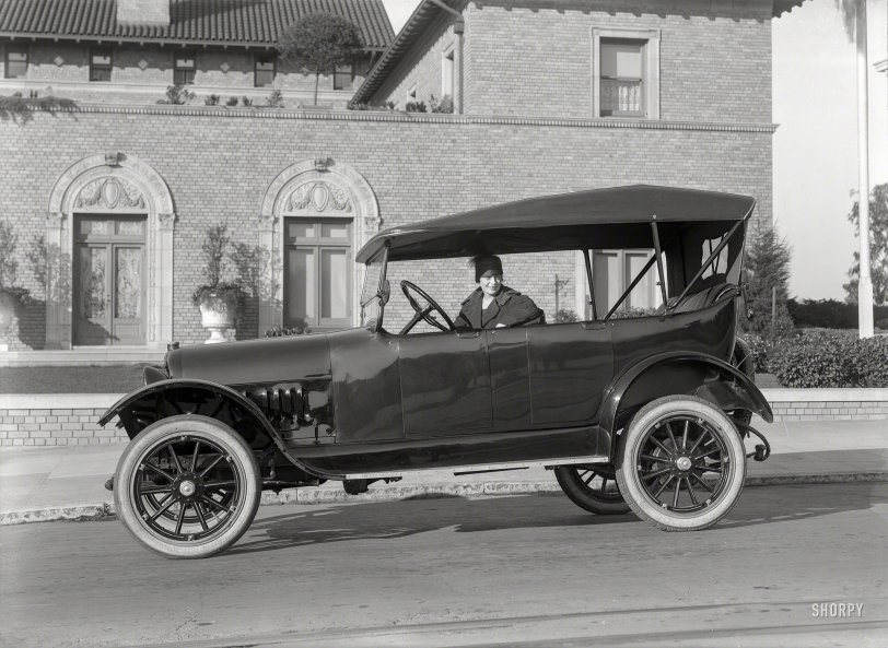 San Francisco circa 1919. "Velie Six touring car at Phelan mansion, Washington Street." Latest entry in the Shorpy Baedeker of Brobdingnagian Barouches. 5x7 inch glass negative by Christopher Helin. View full size.

