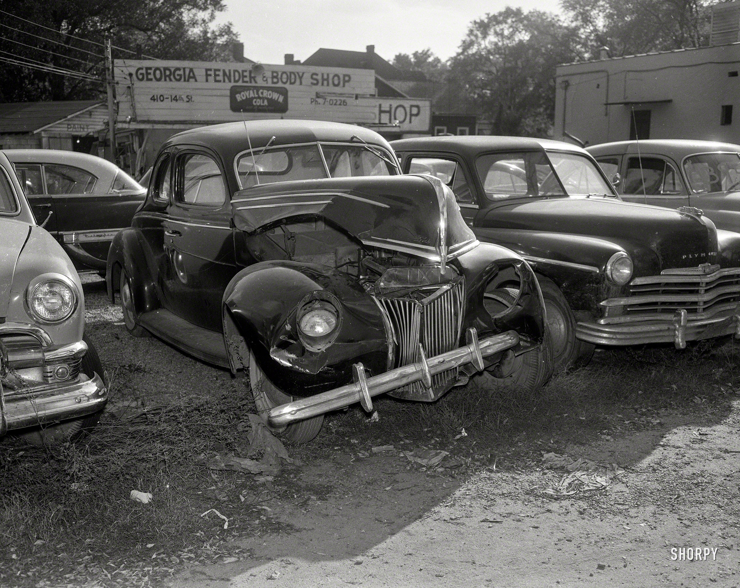 Columbus, Georgia, circa 1955. "Wrecked Ford at Georgia Fender." 4x5 inch acetate negative from the Shorpy News Photo Archive. View full size.