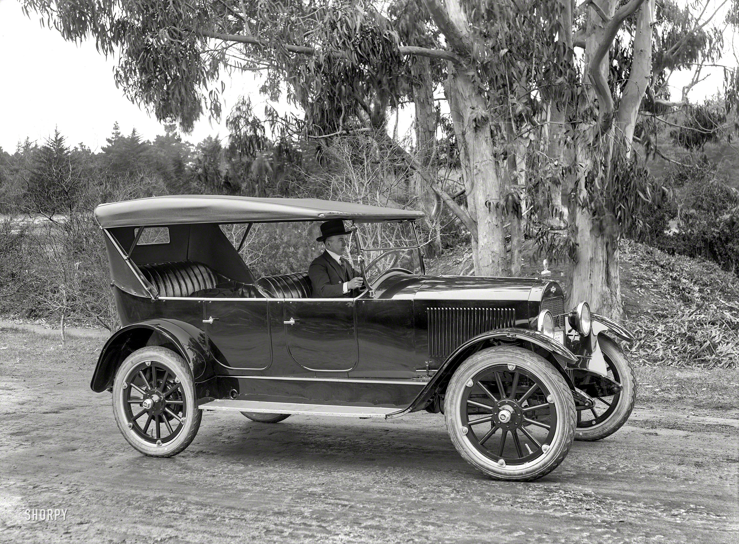 San Francisco circa 1922. "Gardner touring car." Latest entry on the Shorpy Manifest of Musty Marques. 5x7 glass negative by Chris Helin. View full size.