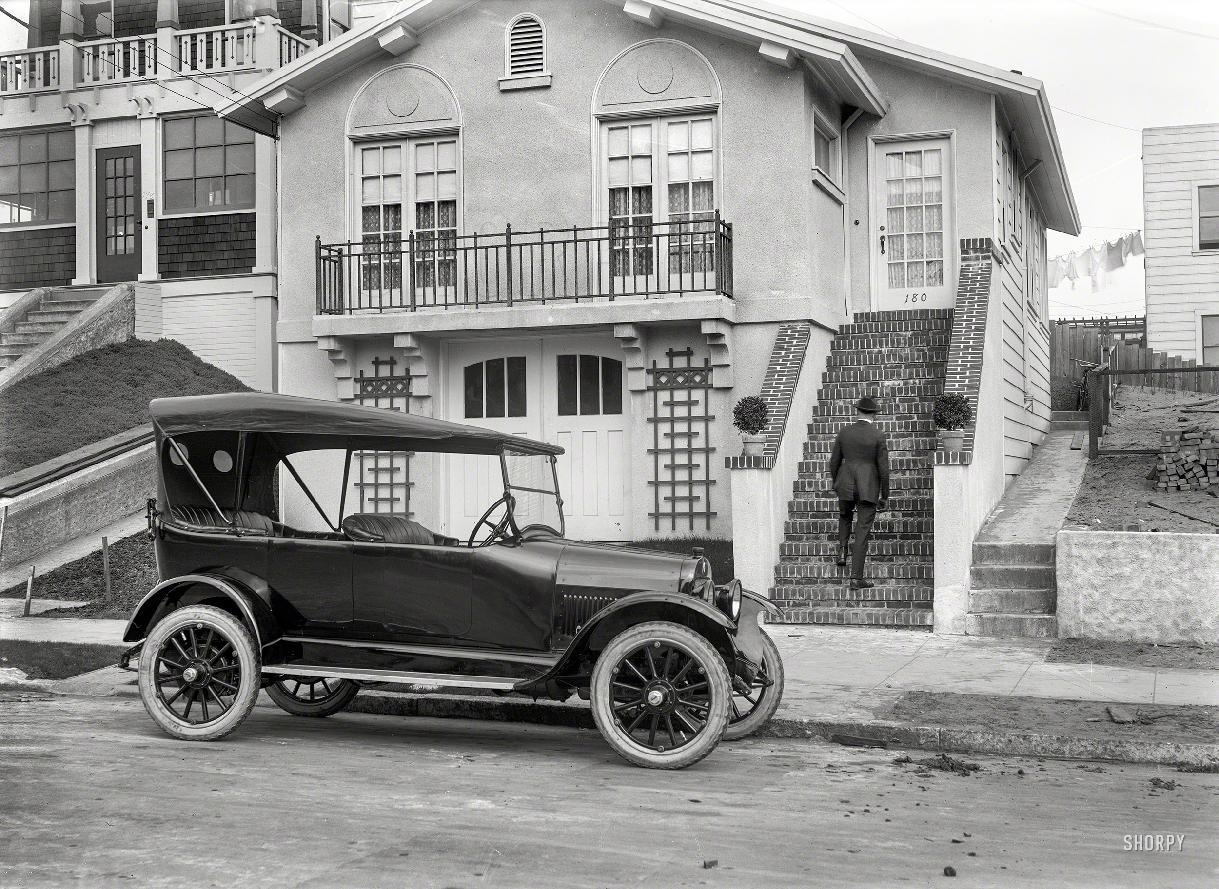 San Francisco, 1921. "Maxwell Model 25 touring sedan." Honey, whose horse was that blocking the garage? 5x7 glass negative by Chris Helin. View full size.