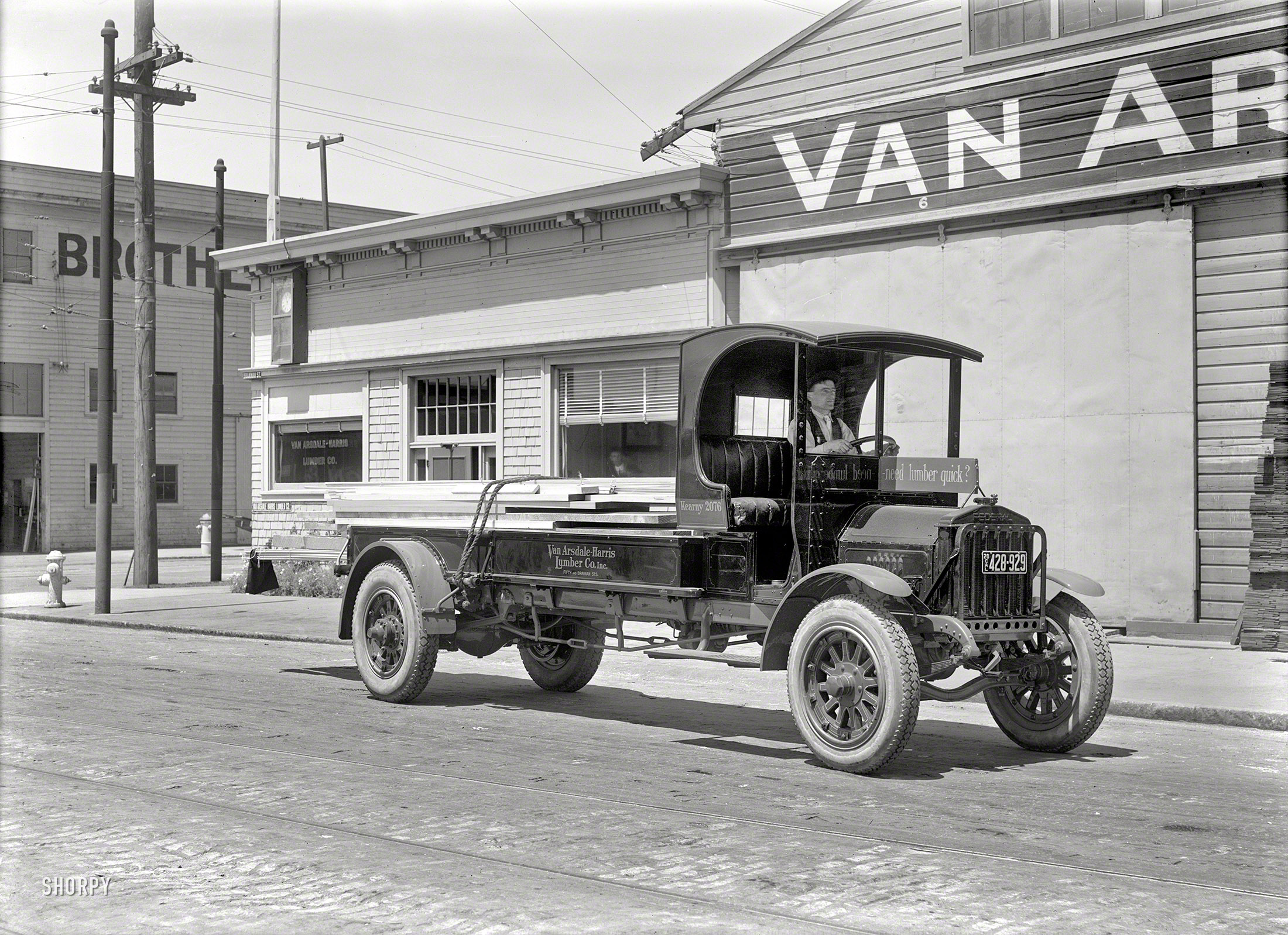 San Francisco in 1920. "Federal truck -- Van Arsdale-Harris Lumber Co., Fifth and Brannan." 5x7 glass negative by Christopher Helin. View full size.
