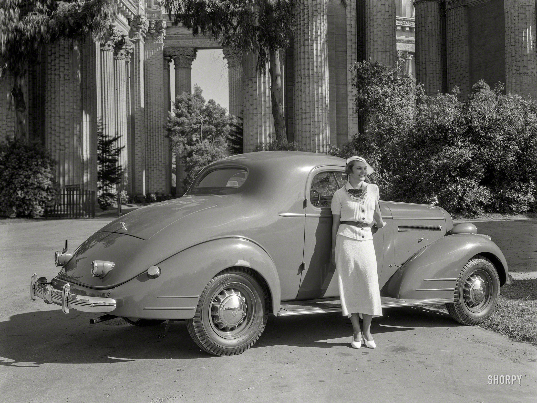 May 21, 1935. "Pontiac coupe at San Francisco Palace of Fine Arts." Today's bullet point on the Shorpy Timeline of Triassic Transportation. 8x10 inch nitrate negative, originally from the Wyland Stanley collection. View full size.
