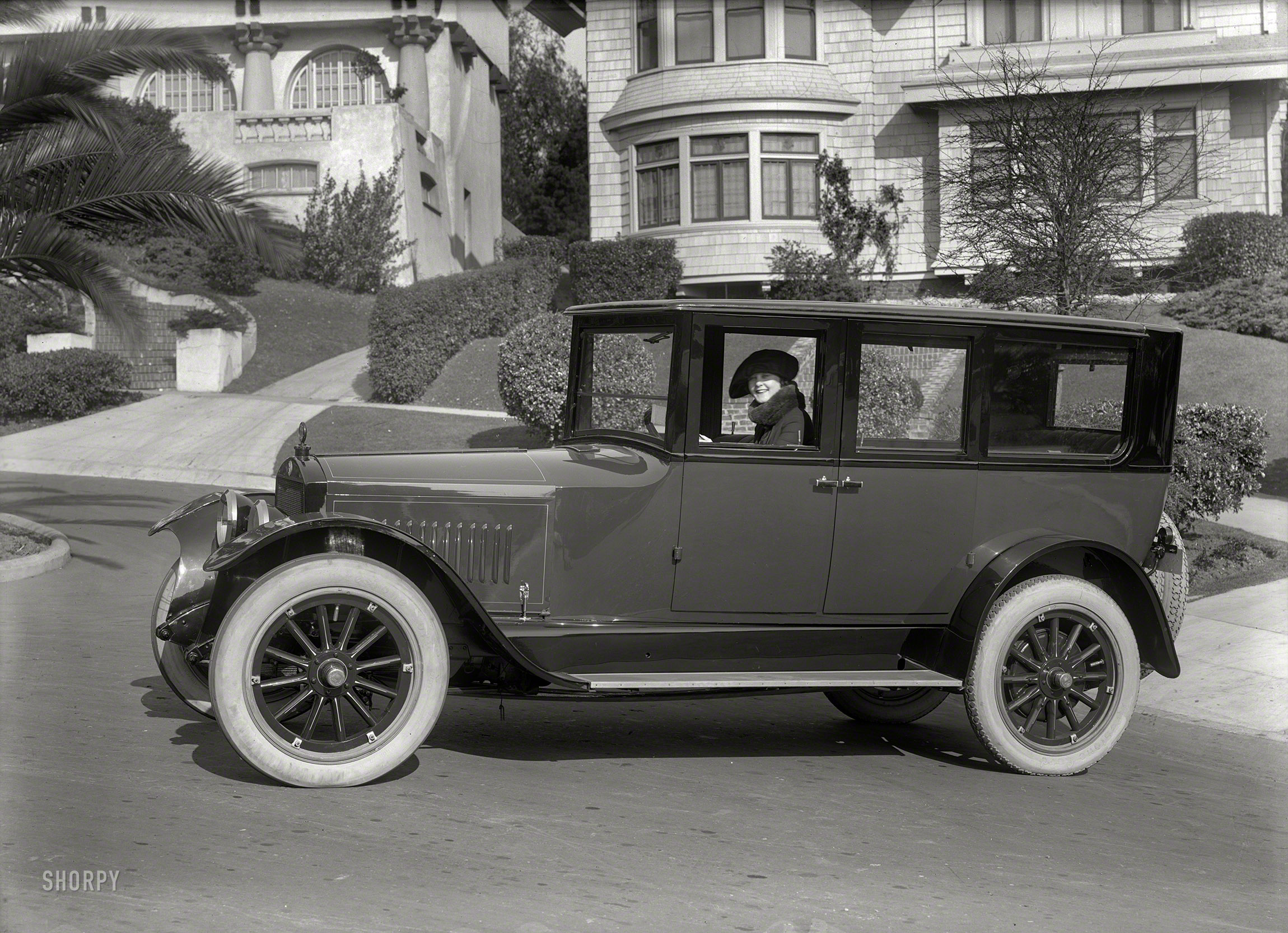 San Francisco circa 1921. "Standard Eight sedan." The chic chariot last glimpsed here. 5x7 inch glass negative by Christopher Helin. View full size.