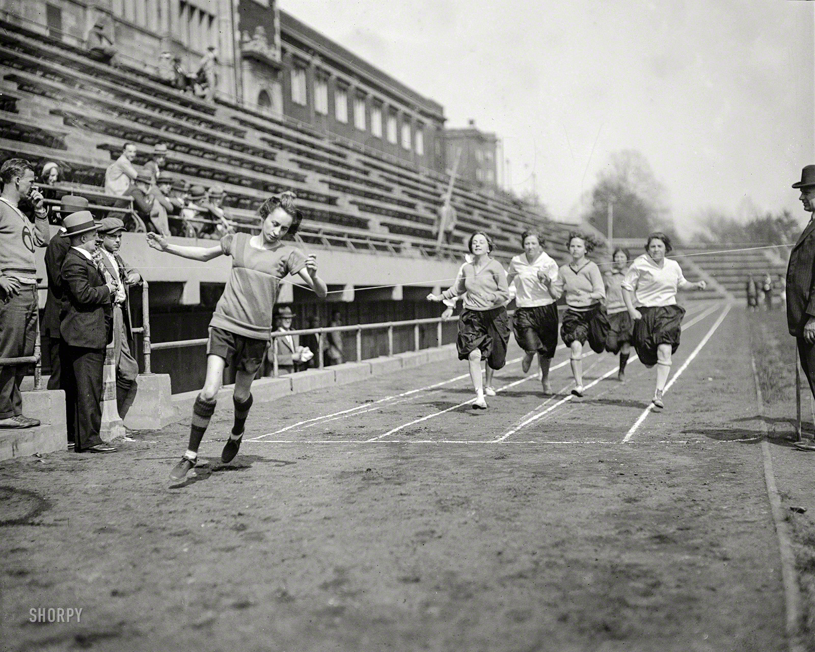 April 18, 1925. Washington, D.C. "Geo. Washington High inter class track meet at Central High." Skinny Shorts trounces Billowing Bloomers. View full size.