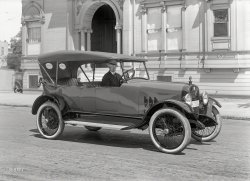 San Francisco, 1918. "Columbia Six touring car." Today's specimen in the Shorpy Menagerie of Mesozoic Motorcars. Photo by Christopher Helin. View full size.