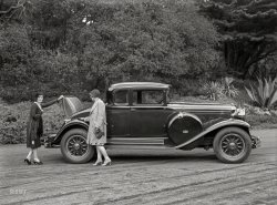 San Francisco circa 1930. "Marmon Big Eight rumble seat coupe at Golden Gate Park." Today's entry in the Shorpy Baedeker of Brobdingnagian Buggies. 5x7 inch glass negative by Christopher Helin. View full size.