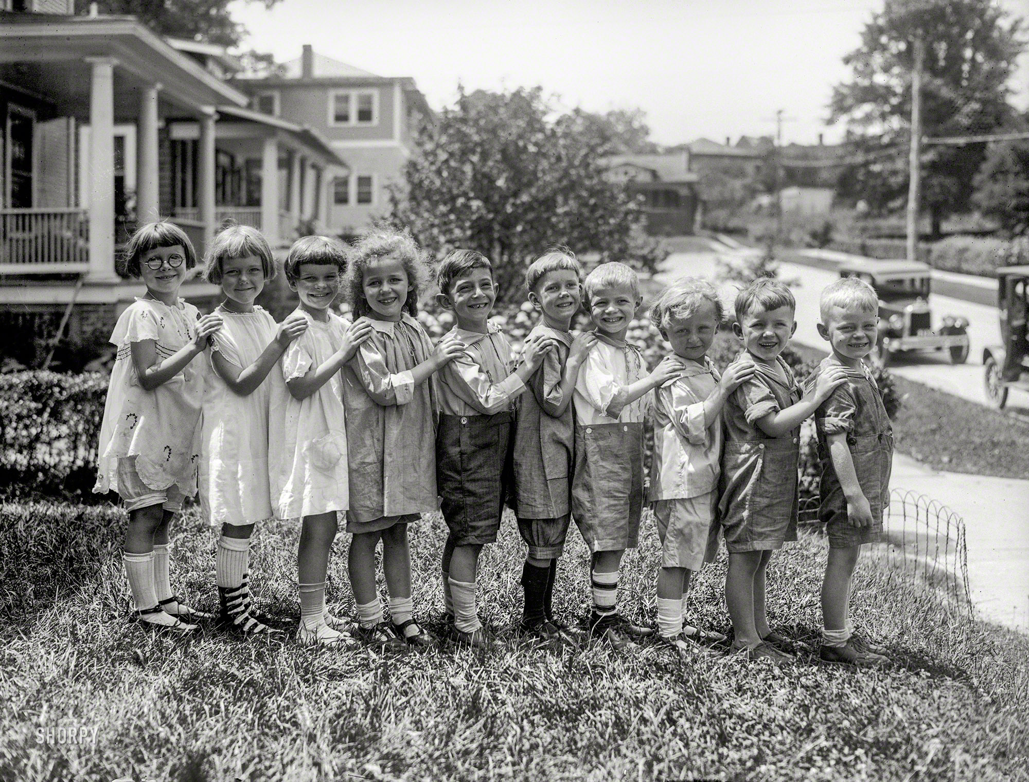 June 1925. Washington, D.C. "Takoma News." We need two more girls for the kiddie conga line. National Photo Co. Collection glass negative. View full size.
