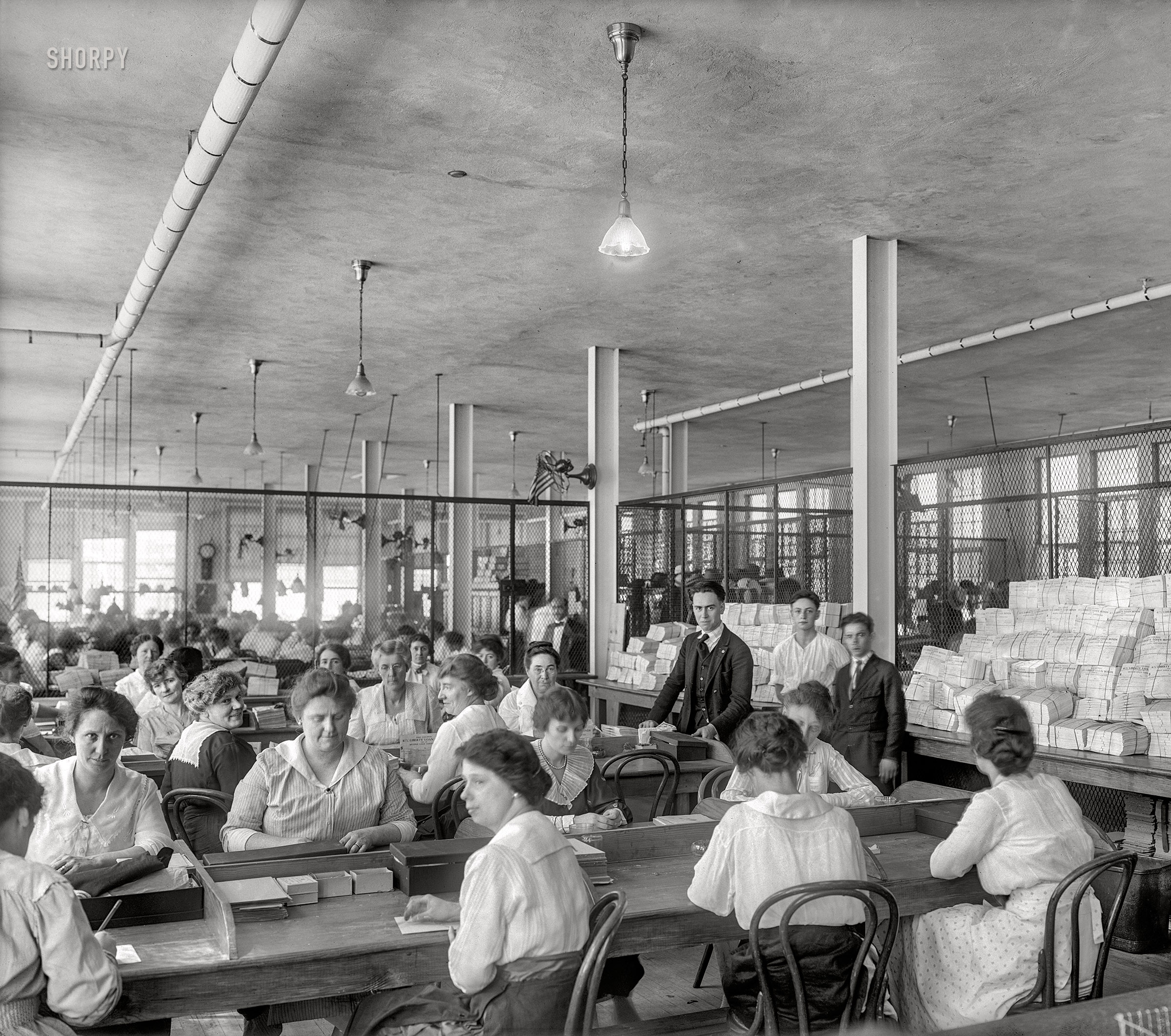 Washington, D.C., 1918. "Liberty Loan bonds -- Bureau of Engraving and Printing." Financing the war effort. 8x10 inch glass negative, Harris & Ewing Collection. View full size.