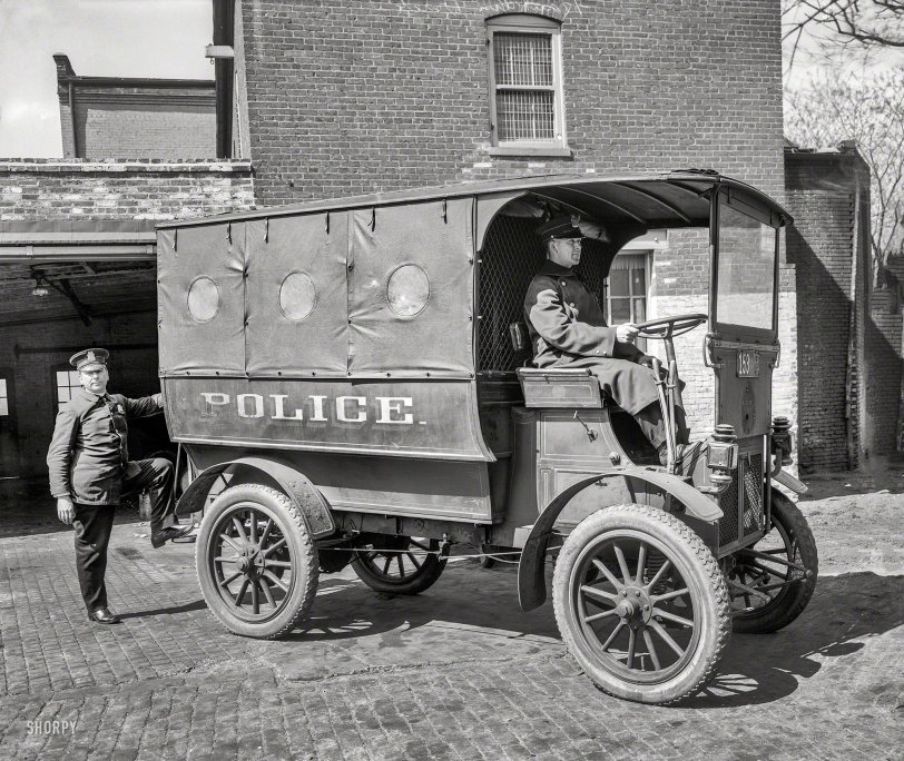 Washington, D.C., 1919. "Franklin Motor Car Co. police van." The latest in law enforcement. Harris &amp; Ewing Collection glass negative. View full size.
