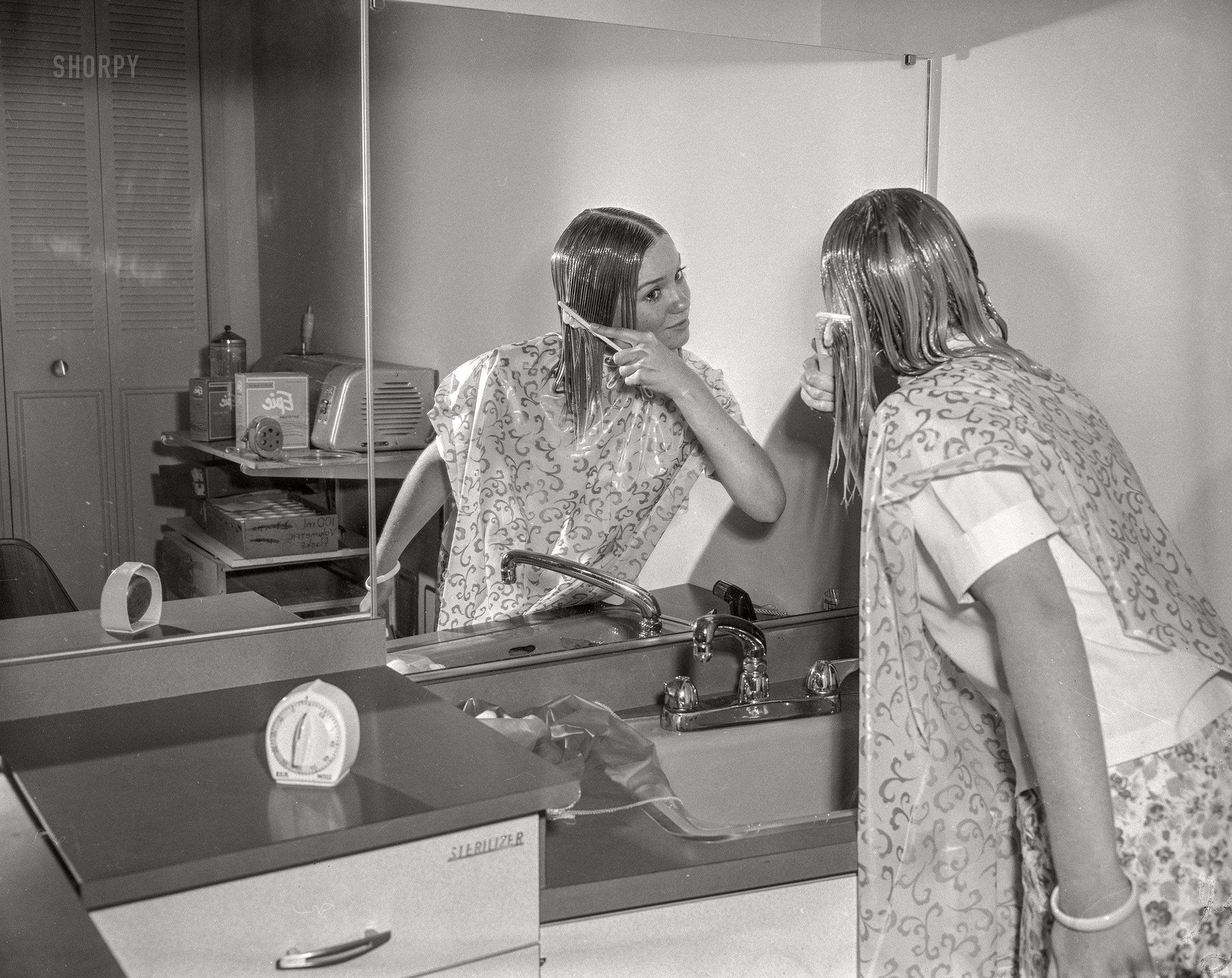 Chicago circa 1966. One in a series of photos dealing with cosmetology or hairdressing in a beauty parlor. The exercise here seems to be How to Straighten Yourself Out. 4x5 inch acetate negative from the Shorpy News Photo Archive. View full size.