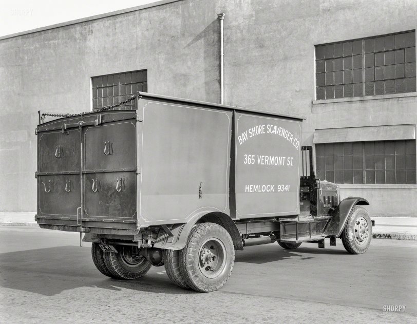 Scavenger Truck: 1933