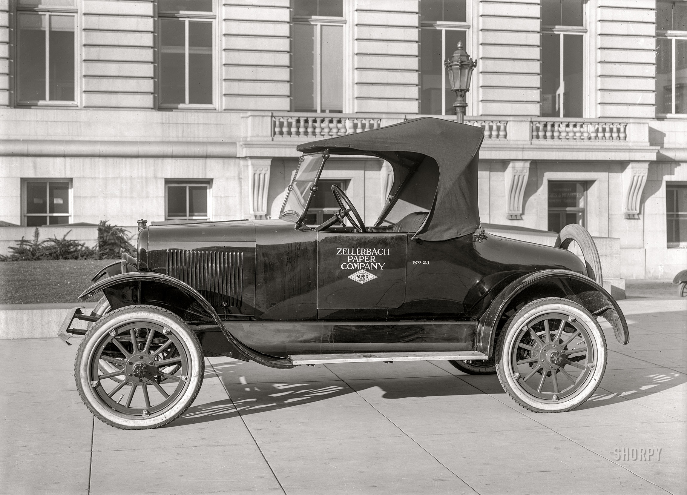 San Francisco City Hall circa 1919. "Briscoe auto -- Zellerbach Paper Co." Today's selection from the Shorpy File of Flyweight Flivvers. Glass negative by Christopher Helin. View full size.