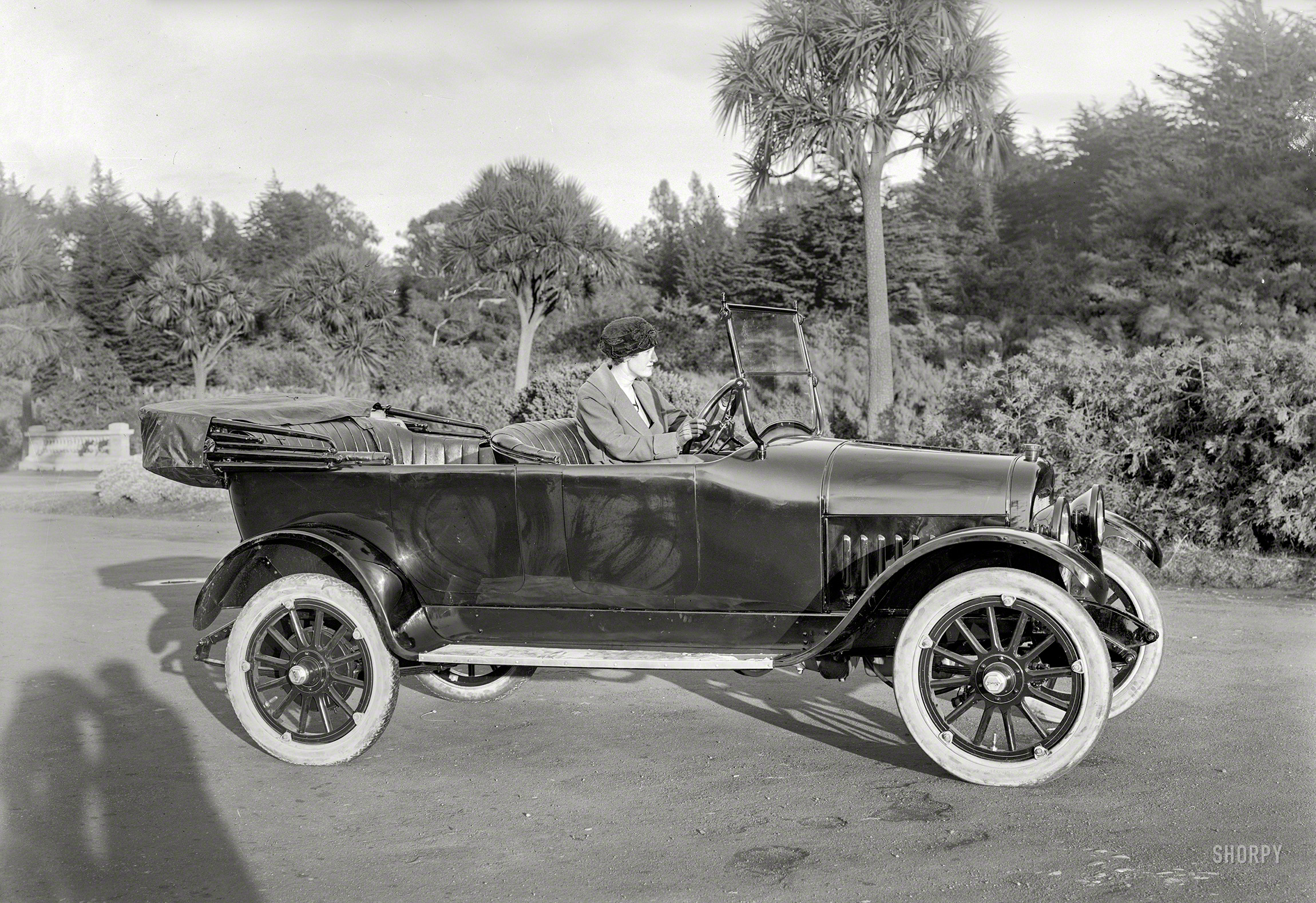 San Francisco circa 1919. "Maxwell touring car" is the latest entrant in the Shorpy Festival of Forgotten Phaetons. 5x7 inch glass negative. View full size.